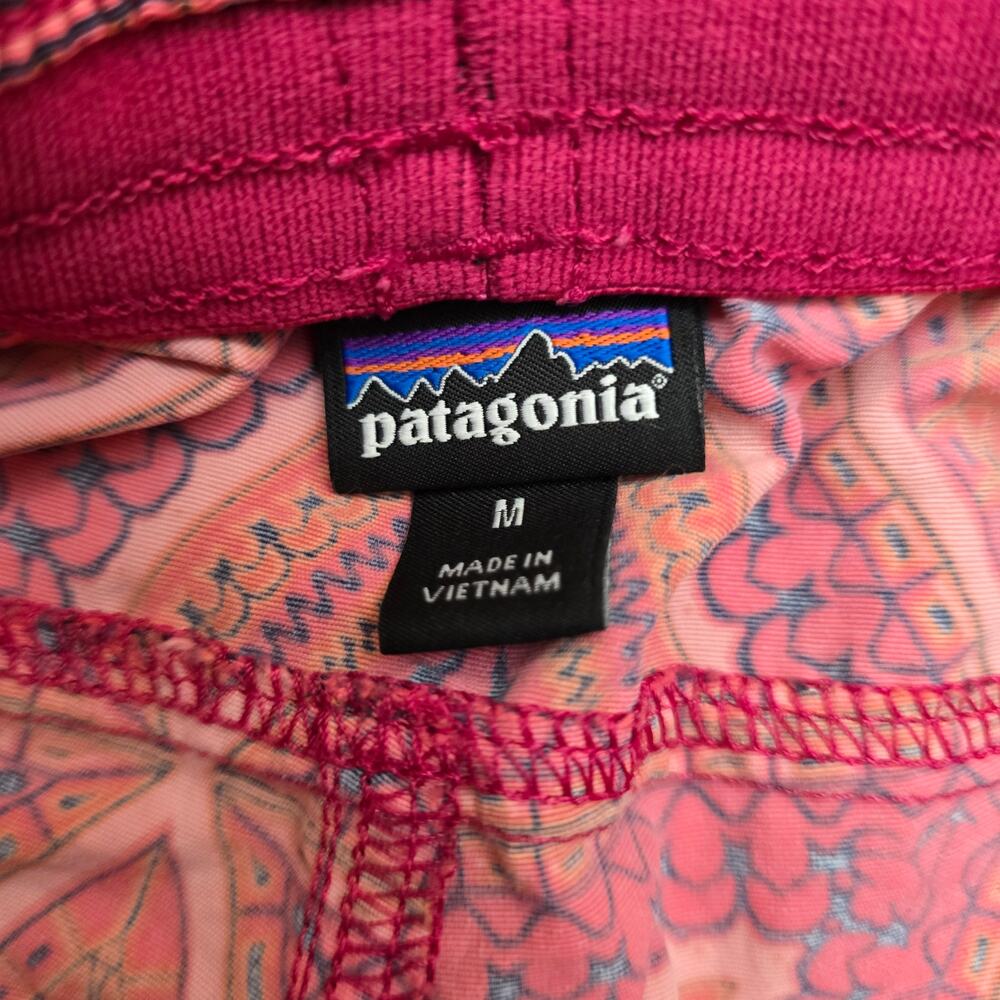 Women's Patagonia Pink Triangle Print Baggies Shorts Size Medium - Picture 2 of 5